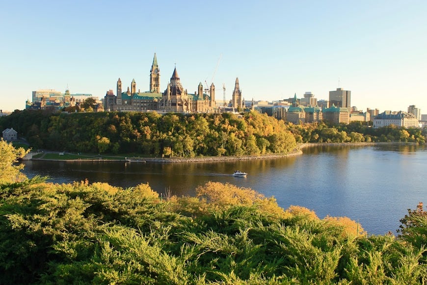Luxury Limo Service Ottawa Ontario Reserve Today 184497LIMOS